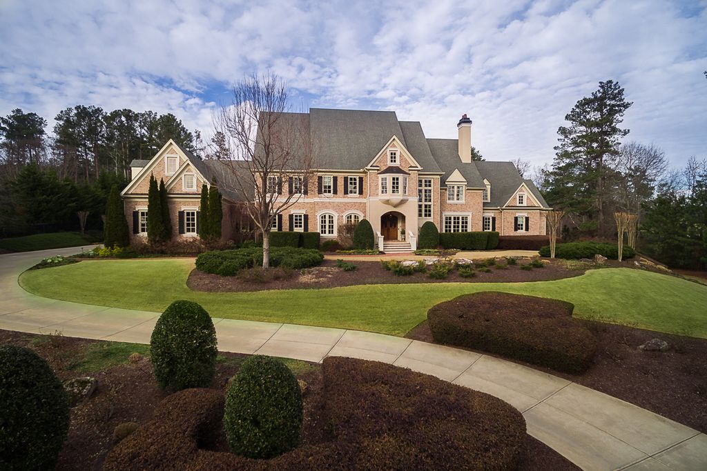 Kim ZolciakBiermann's Former 17,000 Square Foot Mansion In Roswell, GA