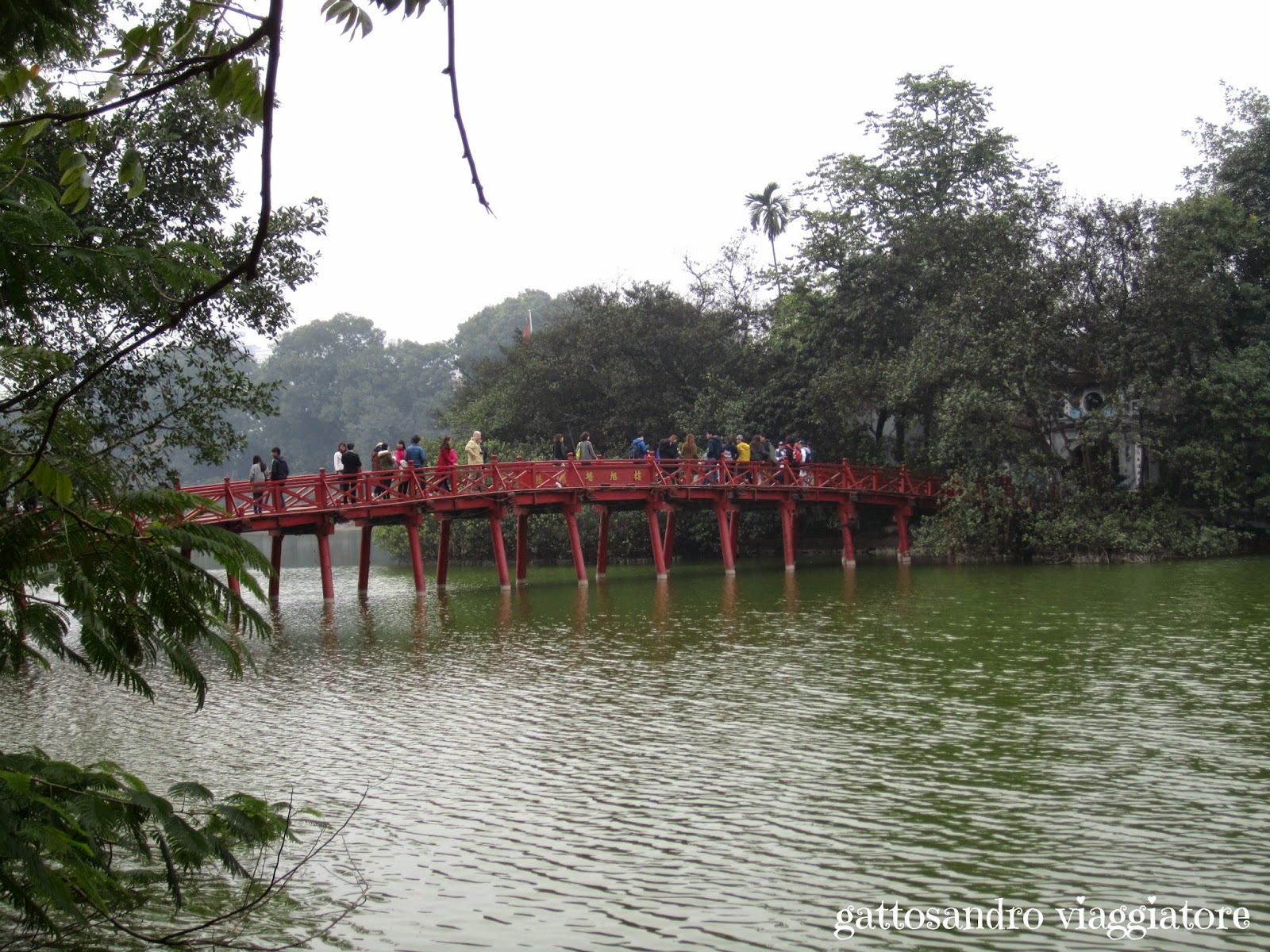 Hanoi - il tempio sul lago