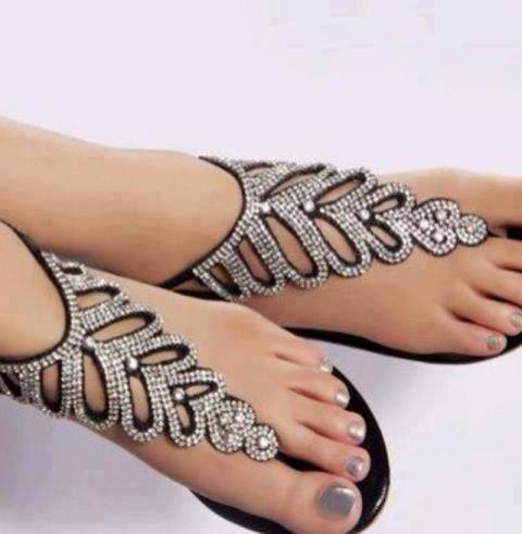sandalias rasas pretas