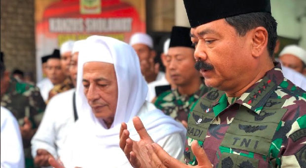 Panglima TNI Silaturahmi dengan Pengajian Kliwonan Kanzus Sholawat