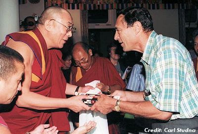 Mack presents the Dalai Lama with a copy of his book Abduction - Human Encounters with Aliens in 1999 