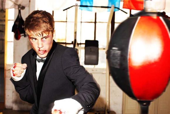 tony kelly fotografia fashion justin bieber ensanguentado luta porrada briga