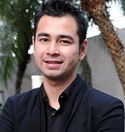 Model Rambut Trend Artis dan Presenter Indonesia Raffi Ahmad