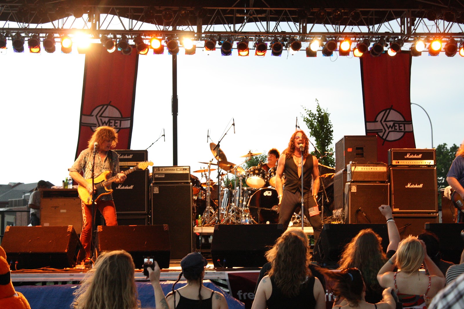 CHAMBERS OF ROCK: Interview with Joe Retta – Singer with 'Heaven and ...