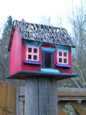 Bird house with thinning roof