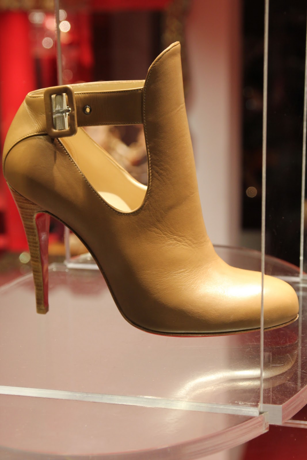 The Fashion Tribune: Christian Louboutin Fall 2011 Windows