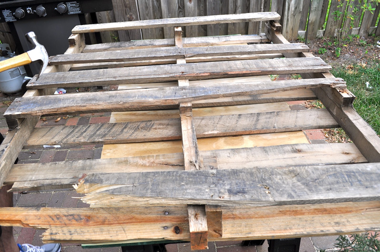 dare to dream...: DIY Pallet Crate