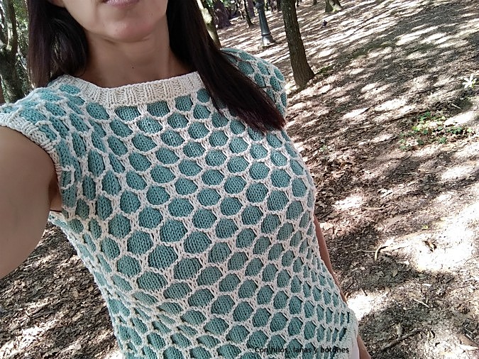 Con hilos, lanas y botones: Bee Stitch Top
