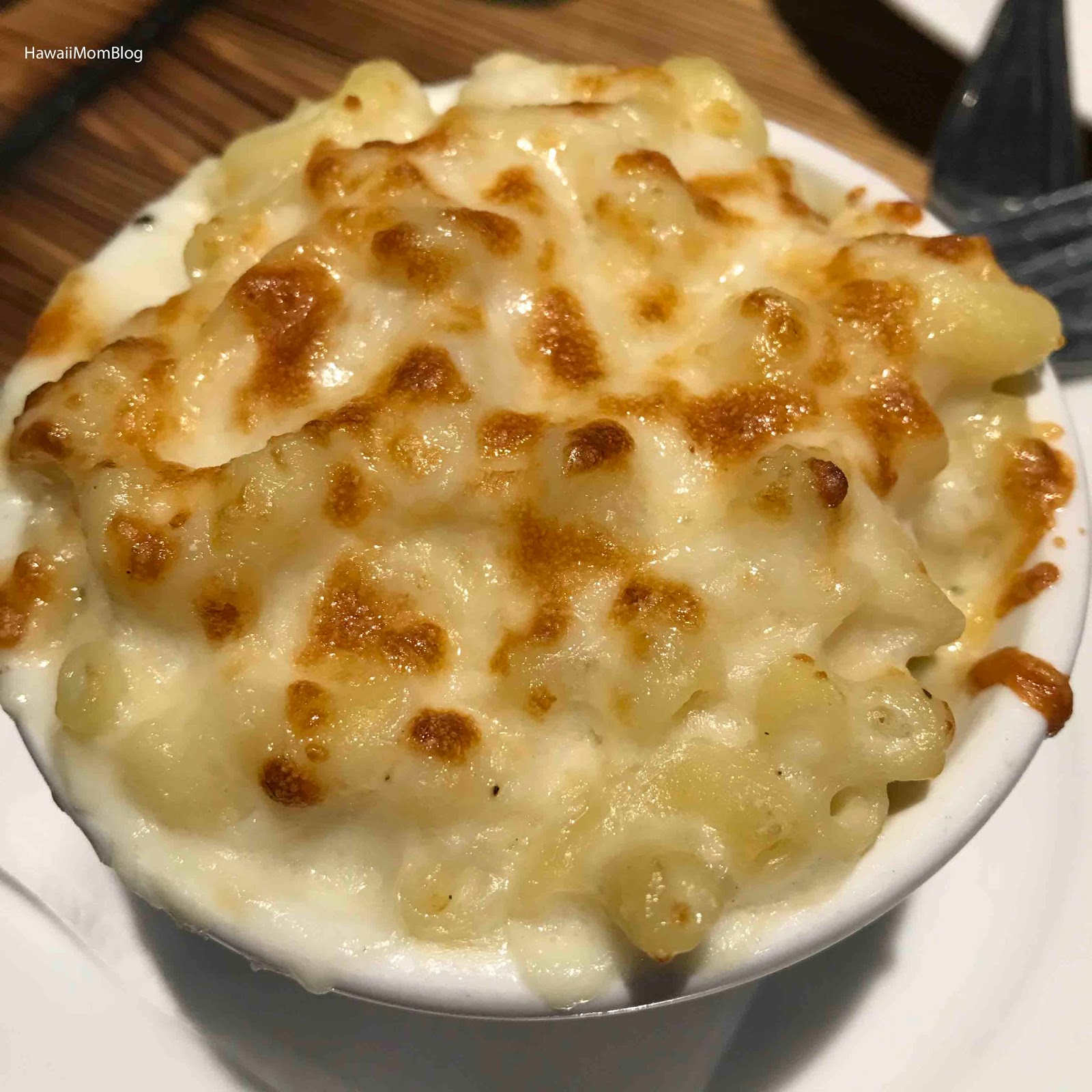 Hawaii Mom Blog Visit Maui The Pint & Cork