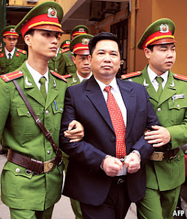 Chính trị Việt Nam: Xảo thuật tín nhiệm