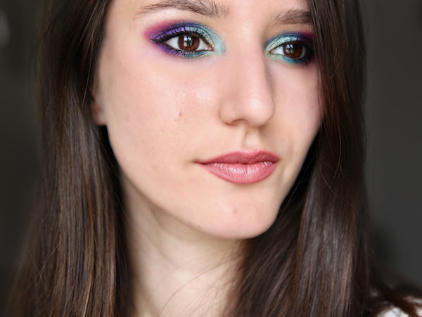 Holographic Makeup 