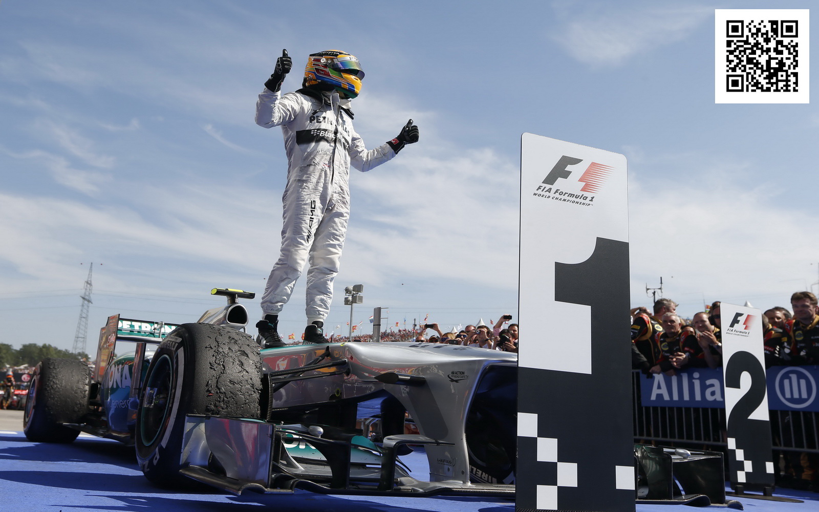 2013 HUNGARIAN GP LEWIS HAMILTON WITH FIRST MERCEDES WIN FORMULA 1