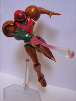 Figma Samus in an action pose