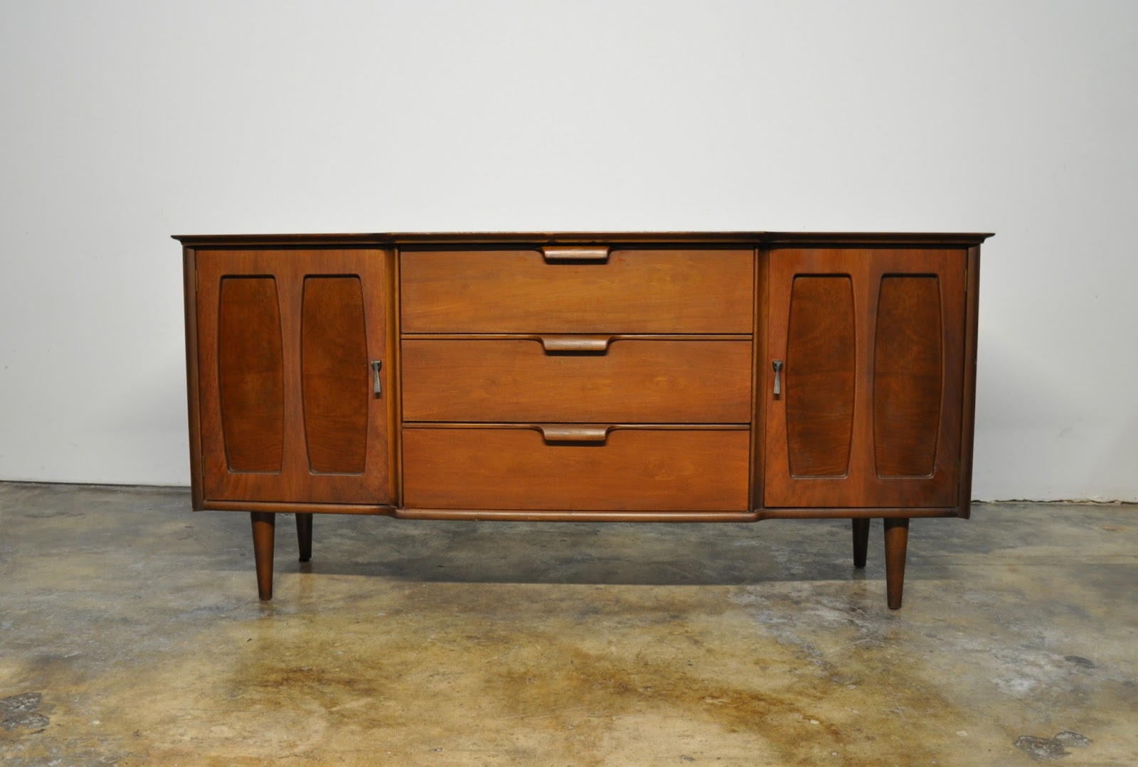 SELECT MODERN Stanley Furniture Credenza, Bar, Media Console, Buffet or Sideboard