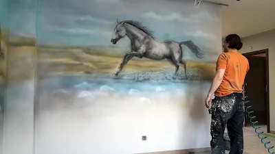 Konie w galopie, malowanie obrazu na ścianie, konie obraz olejny