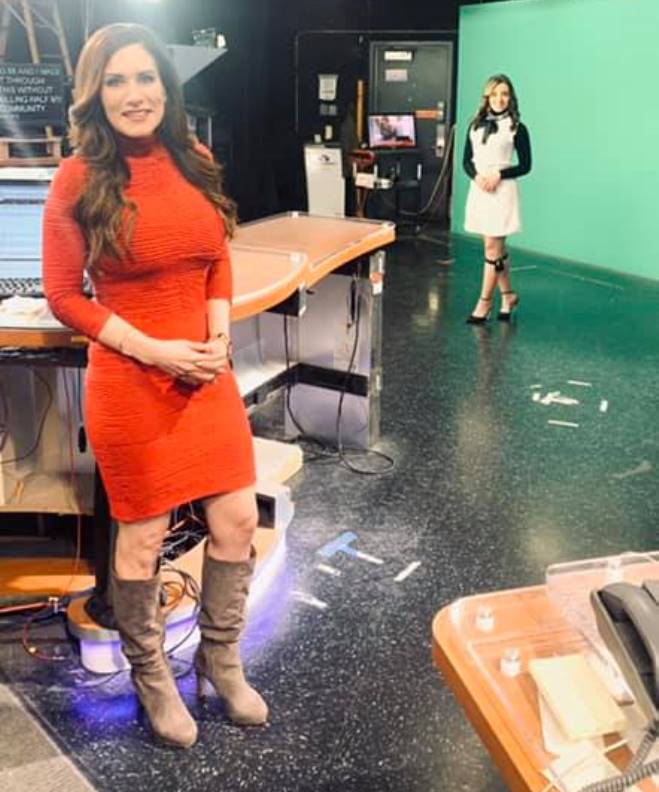 THE APPRECIATION OF NEWSWOMEN WEARING BOOTS BLOG erin logan