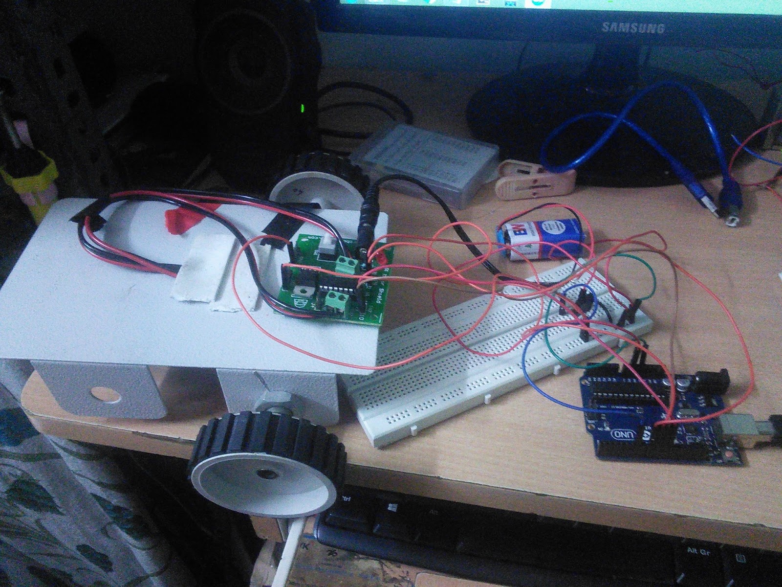 LookForLk Remote Controlled Car using Arduino Uno