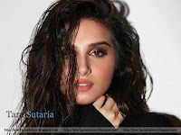 student of the year 2 actress name, tara sutaria most charming face photo along with wet hair and black dress