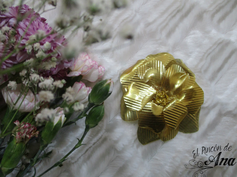 Accesorios dorados para el cabello