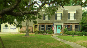 The YeLLoW hOUse oN the CoRNeR