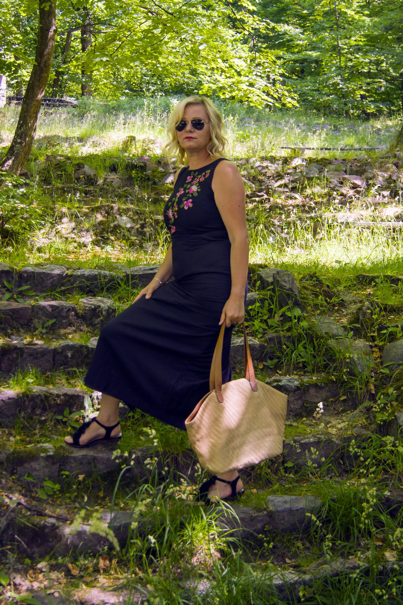 Sukienka Maxi.....z piękną manualnie naszytą aplikacją...