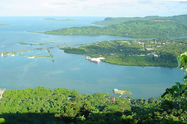 Pemandangan Kota Kolonia dari Sokehs Ridge di Pohnpei