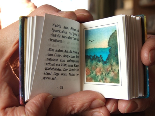 13-Jozsef-Tari-Private-Collection-of-5200-Miniature-Books-www-designstack-co