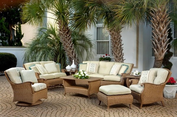 Outdoor furniture catalog of the English Court 2013