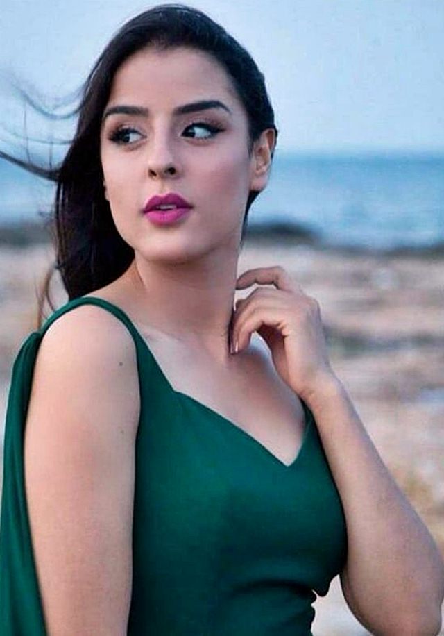 Gambar Wallpaper Wanita Cantik Tunisia Gratis Download Untuk Ponsel Hp jpg (640x916)