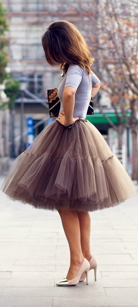 Street style | Grey top, tulle skirt, heels, clutch | Luvtolook ...