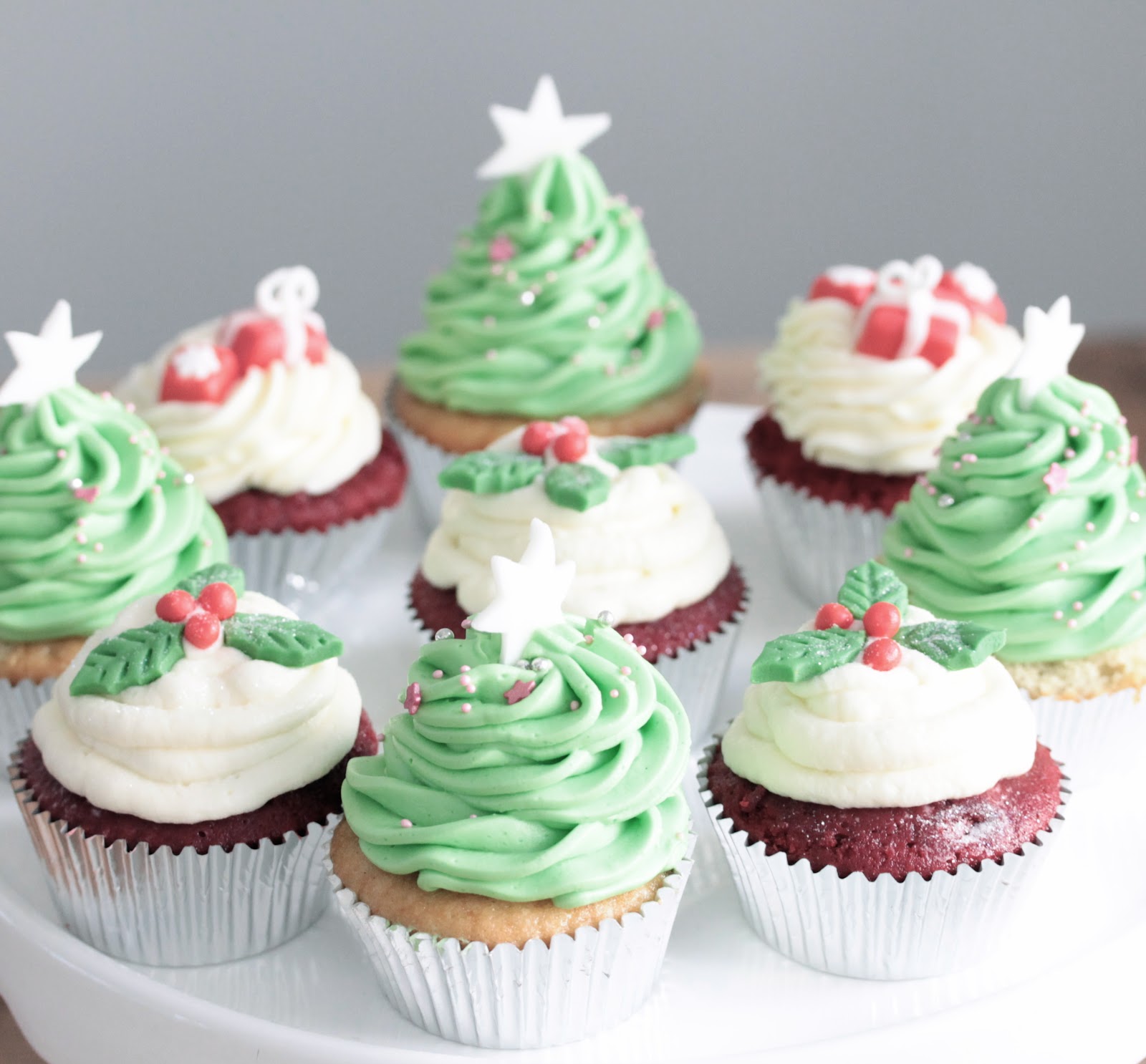 Gaston Le Gourmet: Christmas Cupcakes