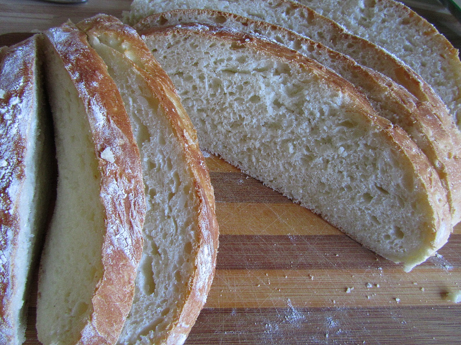 Хлеб домашний дрожжевой. Хлеб из рисовой муки в духовке. Рисовый хлеб в духовке. Батон дрожжевой. Хлеб в духовке без масла