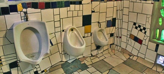 Необычные публичные туалеты 