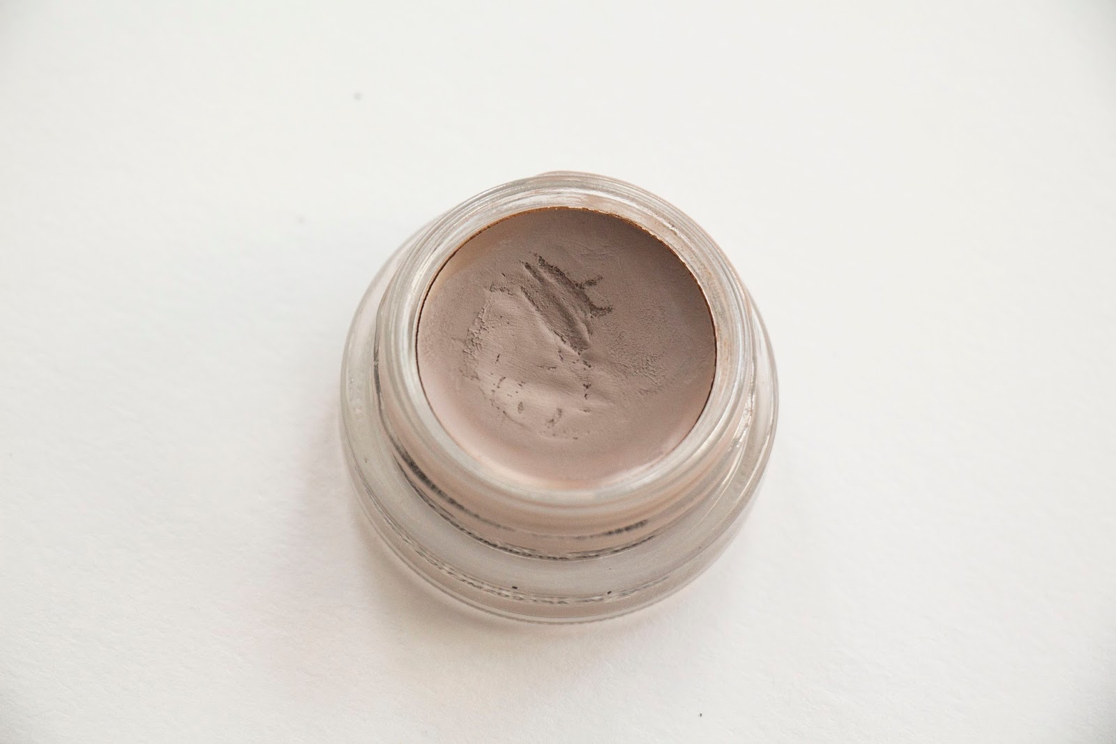 MAC Paint Pot Tailor Grey. Универсальное средство для глаз и бровей