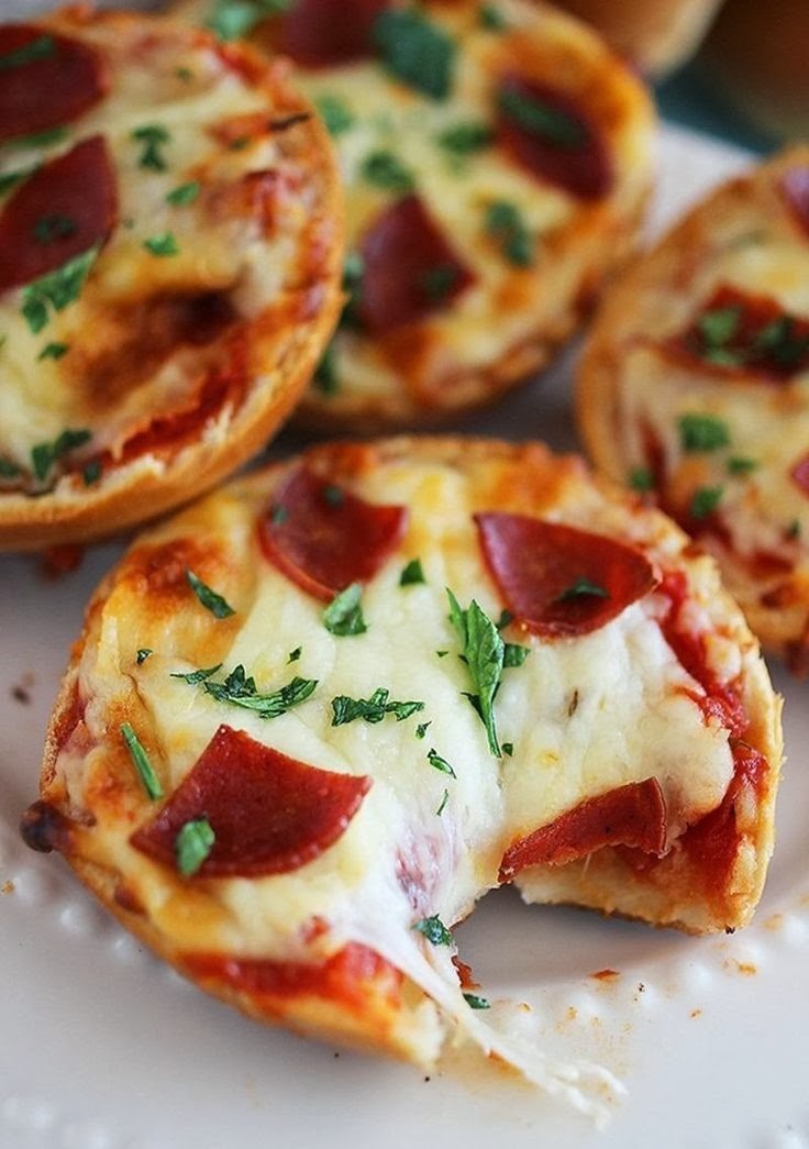 Easy Mini Bagel Pizzas | The Best Healthy Recipes
