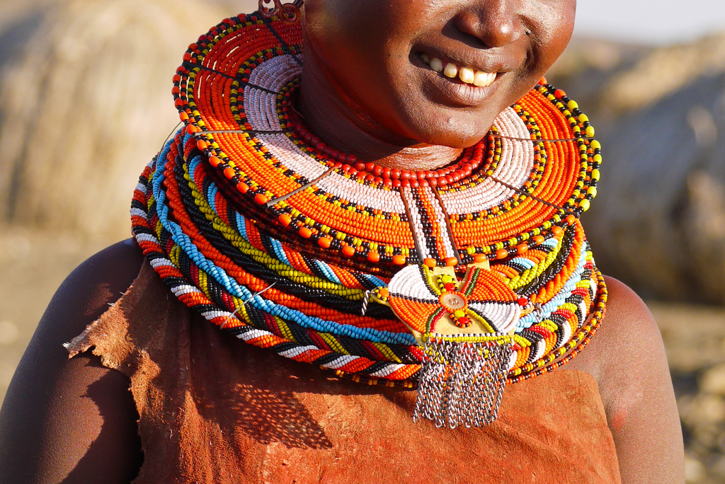 Этнические установки. Племя Масаи украшения. Ндебеле (народ в ЮАР). Африканское племя Масаи. Масаи ожерелье.
