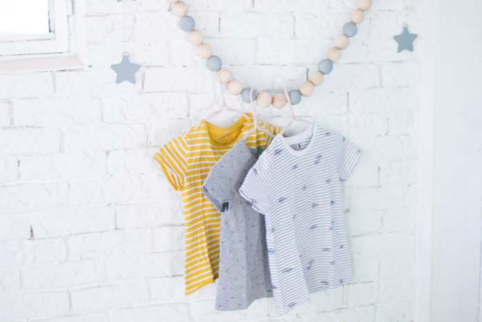 Perchero bolas madera infantil