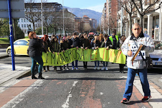 Manifestación de familias y trabajadores del colegio La Milagrosa