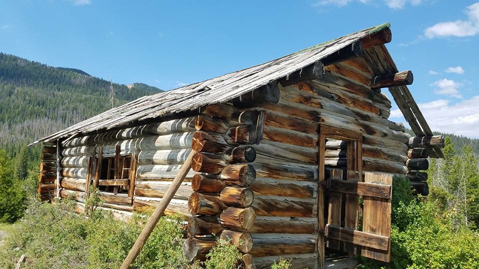 The Log Blog A couple of abandoned log cabins in Colorado.