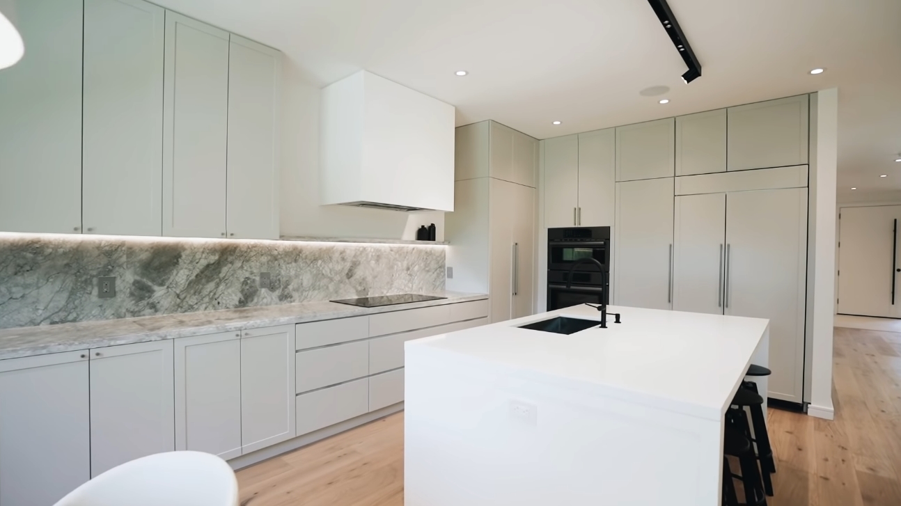 33 Photos vs. 14 Archerhill Dr, Toronto vs. Home Interior Design Tour
