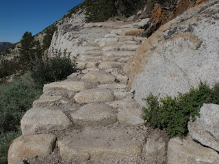 Treppen dieser Art in Yosemite sehen ein bisschen aus wie enge Gassen in alten Mittelmeerstädtchen