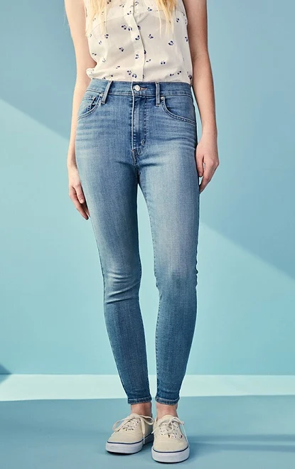 High-waisted jeans.