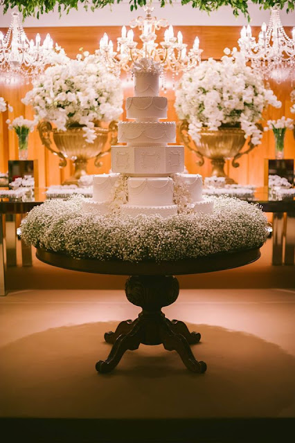 decoração recepção casamento lírio orquídea tulipa vermelho dourado branco mesa do bolo