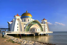 مسجد مضيق ملقا في ماليزيا....أحد أجمل المساجد في العالم
