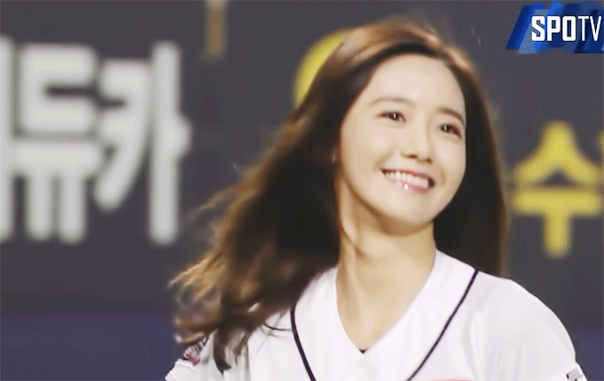  멋쁨돋는 오늘 시구자 윤아 | 인스티즈