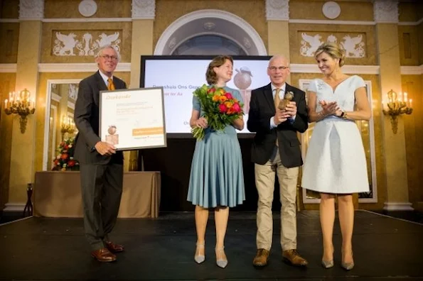 Dutch Queen Maxima presents the Appeltjes van Oranje 2016 award in The Hague. Queen Maxima wore Natan Dress