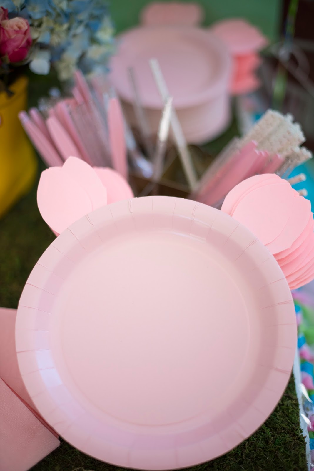 Peppa Pig birthday party - Click through to see more on Something Delightful Blog