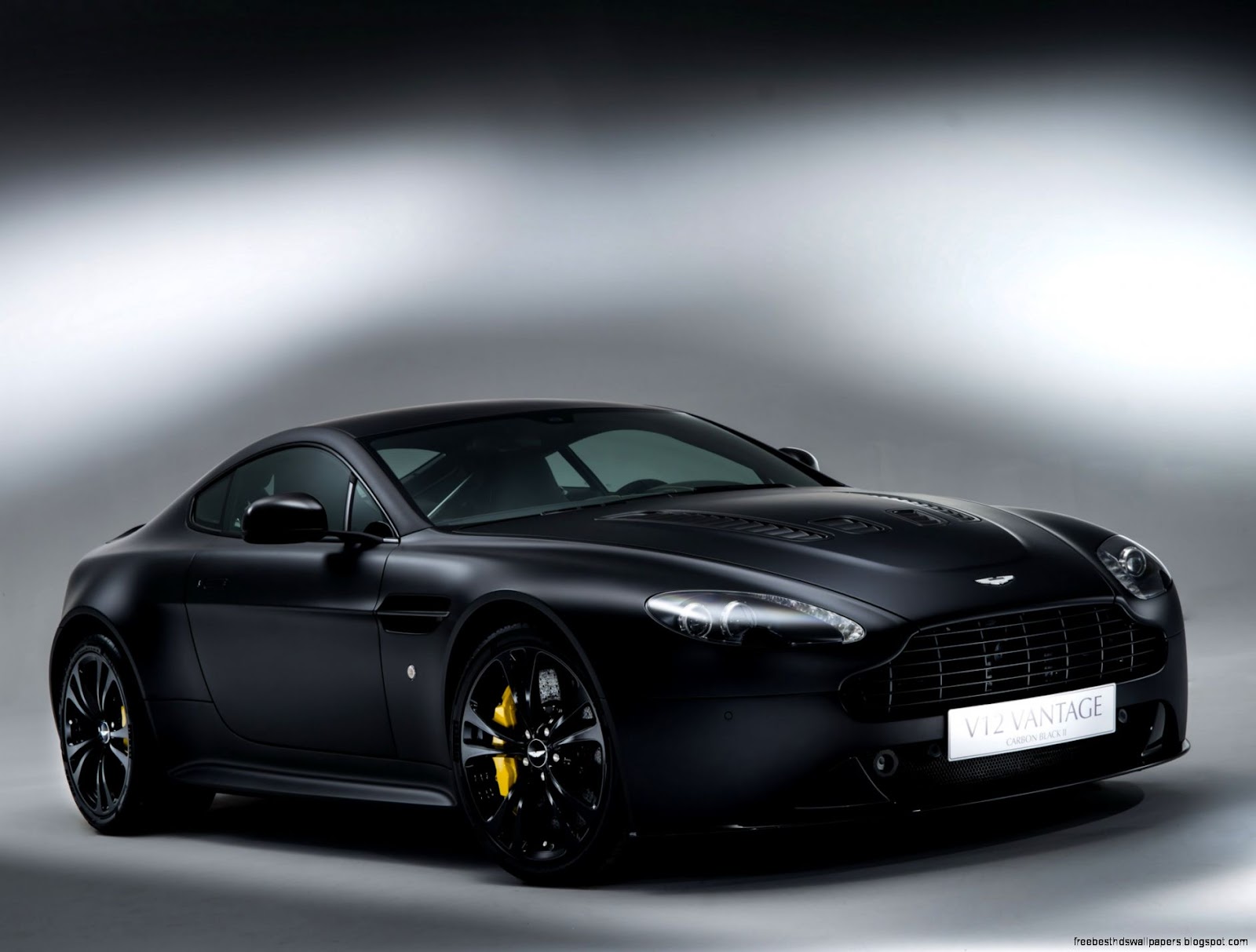 Aston Martin V12 Vantage Carbon Black