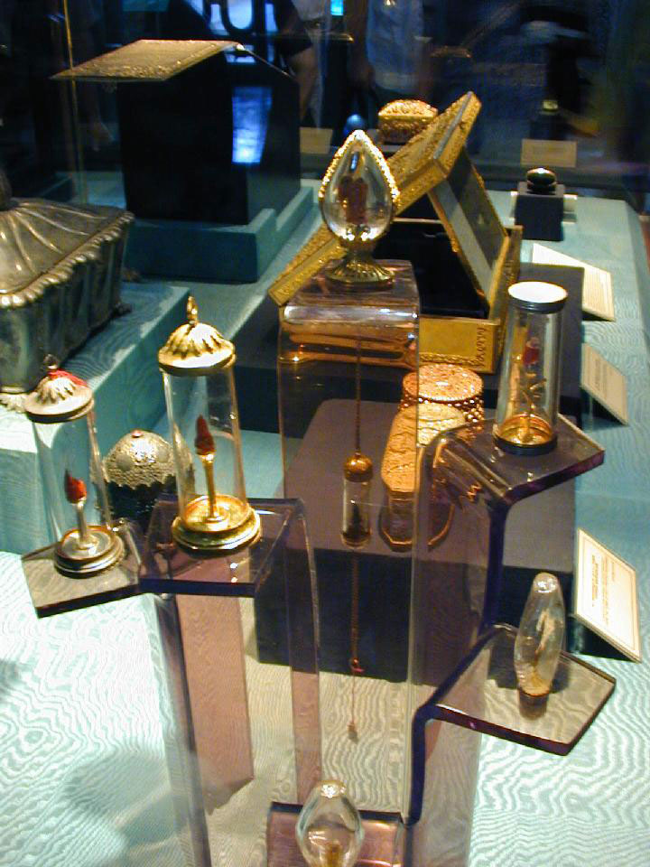 Miracles of allah: la ilaha illallah written in branches Islam Miracles: Beard's Hair of Prophet Muhammad PBUH