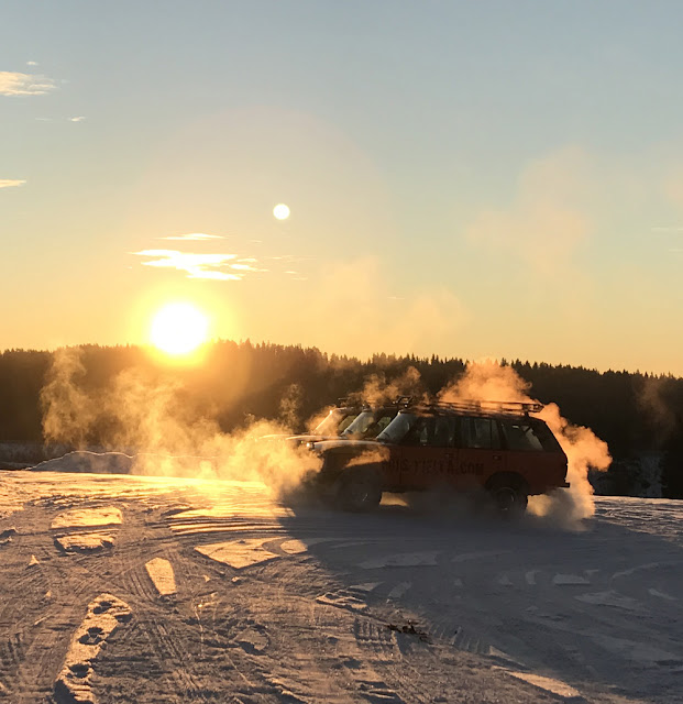 Lohjalla maastoautoilemassa